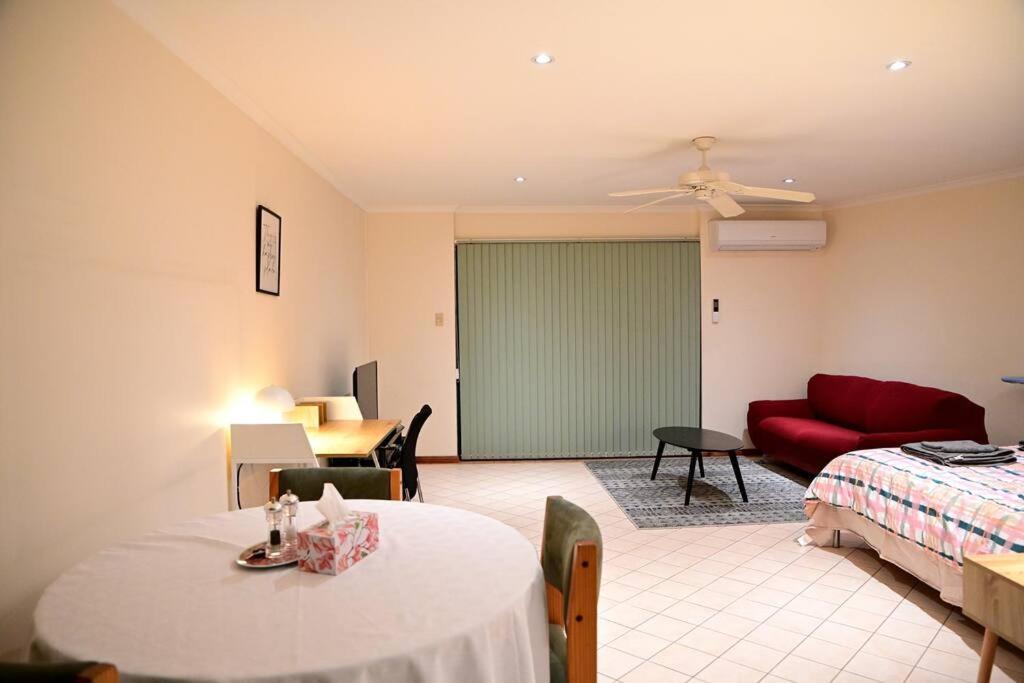 Spacious In Alicesprings Queenbed+ksairbed Apartment *