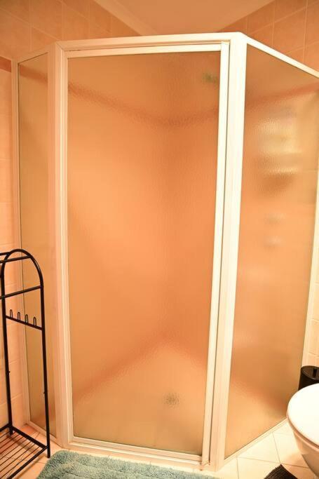 Spacious In Alicesprings Queenbed+ksairbed Apartment *